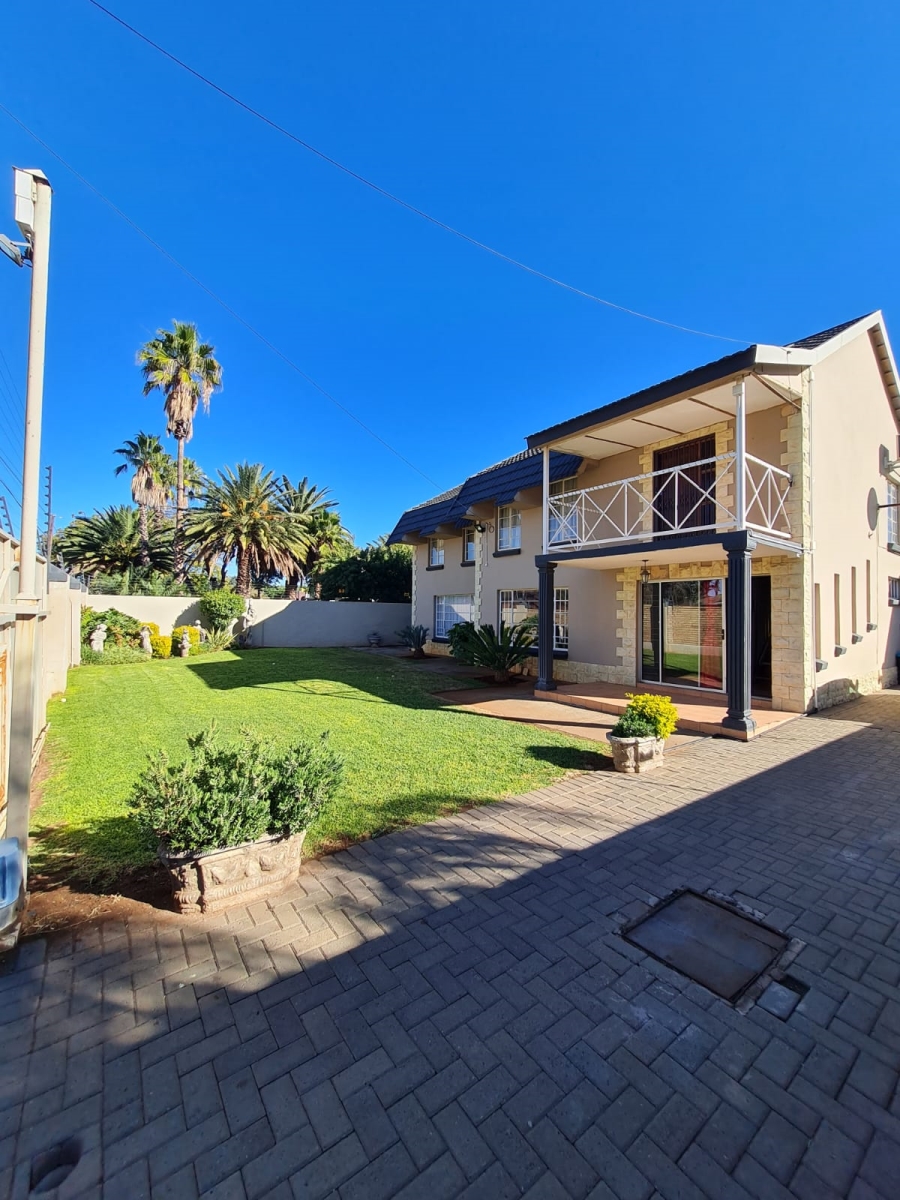 4 Bedroom Property for Sale in Rhodesdene Northern Cape